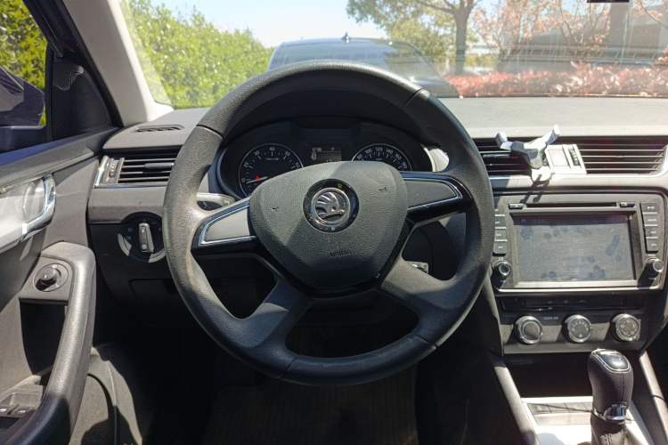 Used Skoda Octavia 2016 1.6L Automatic Chuanxing Edition Steering Wheel
