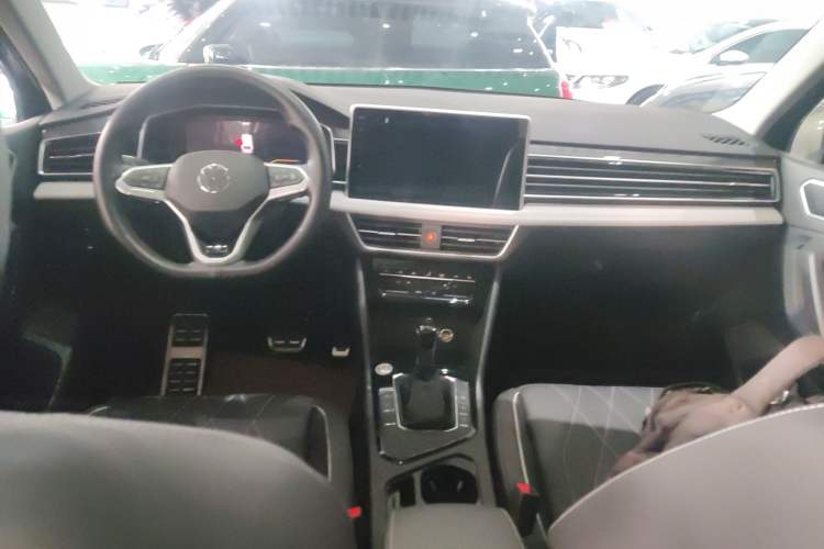 Used Volkswagen Tiguan L 2024 Outstanding Model 330TSI Automatic Two-Wheel Drive R-Line Dragon Glory Edition
