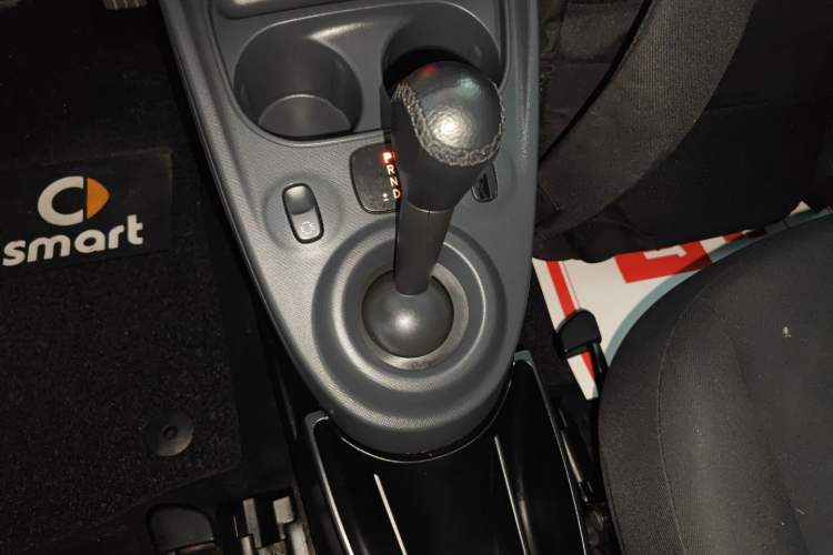 Used smart fortwo 2015 1.0L 52 kW hardtop Dynamic version
