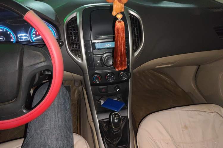 Used Baojun 630 2013 1.5L manual standard version
