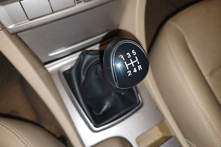 Used Ford Focus 2013 Hatchback Classic 1.8L Manual Fashion Edition Gear Lever