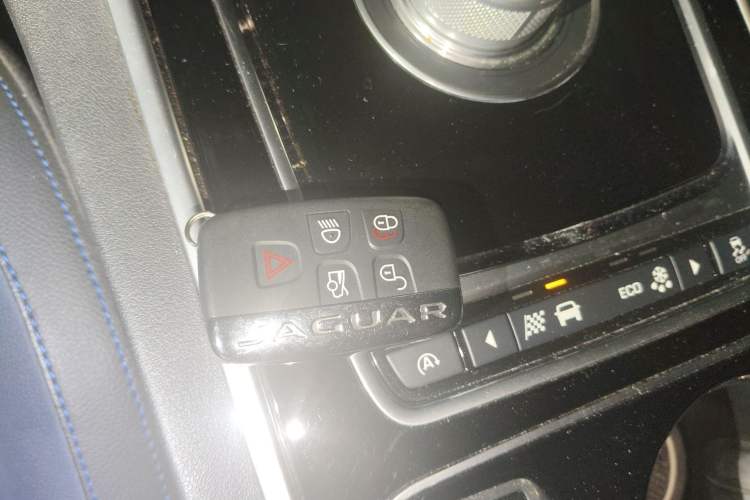 Used Jaguar XE 2015 2.0T 240 PS R-Sport
