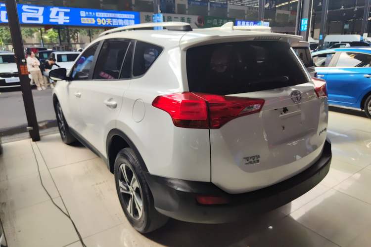 Used Toyota RAV4 2015 2.0L CVT Two-Wheel Drive Fashion Edition
