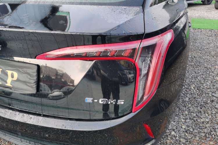 Used Hongqi E-QM5 2022 431 km Charge & Enjoy Edition
