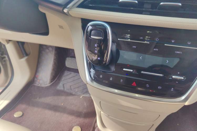 Used Buick GL8 2022 ES Landtrek 653T Luxury Edition