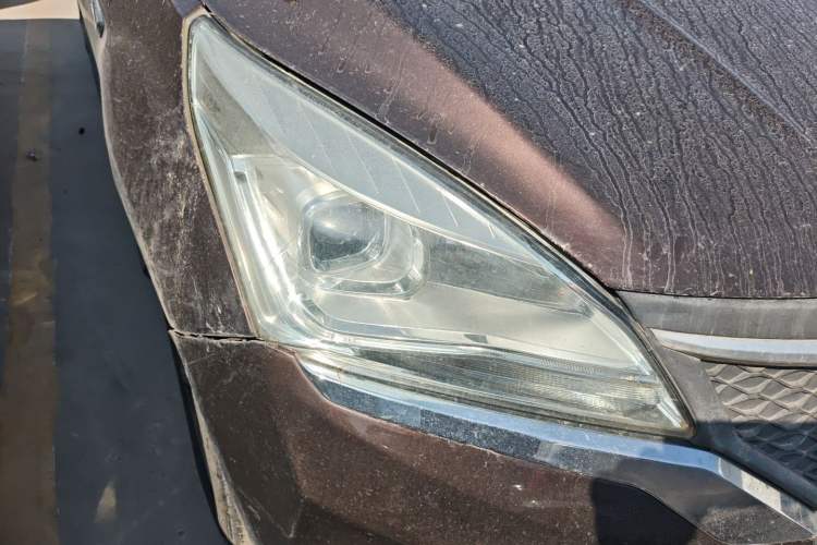 Used HYOSOW H3 2015 1.5L manual luxury version Right Front Headlight