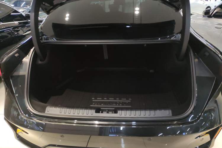 Used Lynk & Co 07 2024 EM-P 126 Long-Range Halo