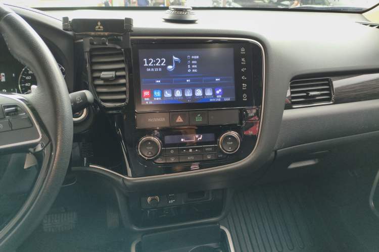 Used Mitsubishi Outlander 2018 2.4L 4x4 Elite Edition 5 Seats Audio And AC Panel