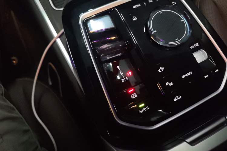 Used BMW 7 Series 2023 735Li Luxury Package Gear Lever