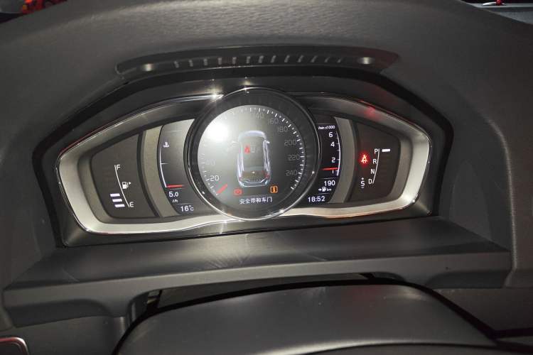 Used Volvo V60 2017 T5 Zhiyi Edition China V Standard Instrument Cluster