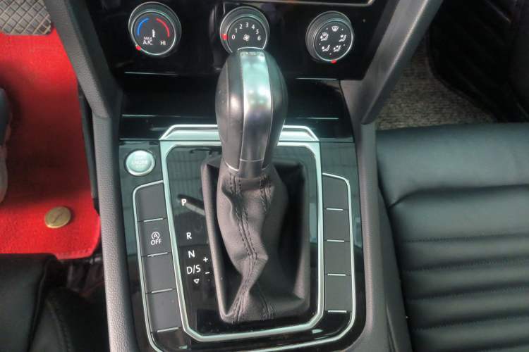 Used Volkswagen Magotan 2019 330TSI DSG Leading Model China VI Standard Gear Lever