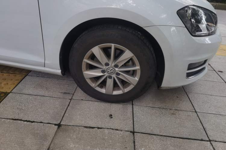 Used Volkswagen Golf 2016 1.6L Manual Fashion Edition Right Front Wheel Hub