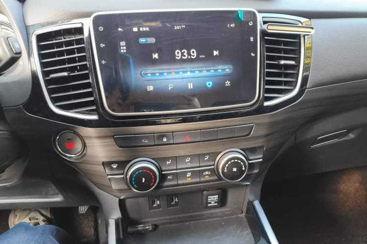 Used Isuzu D-MAX 2022 2.0T Two-Wheel Drive Automatic Gasoline LingShang Version JX4G20A6L