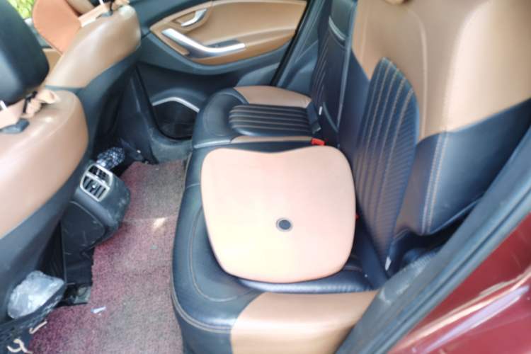 Used Soueast DX7 2015 1.5T Automatic Luxury Model Left Rear Seat