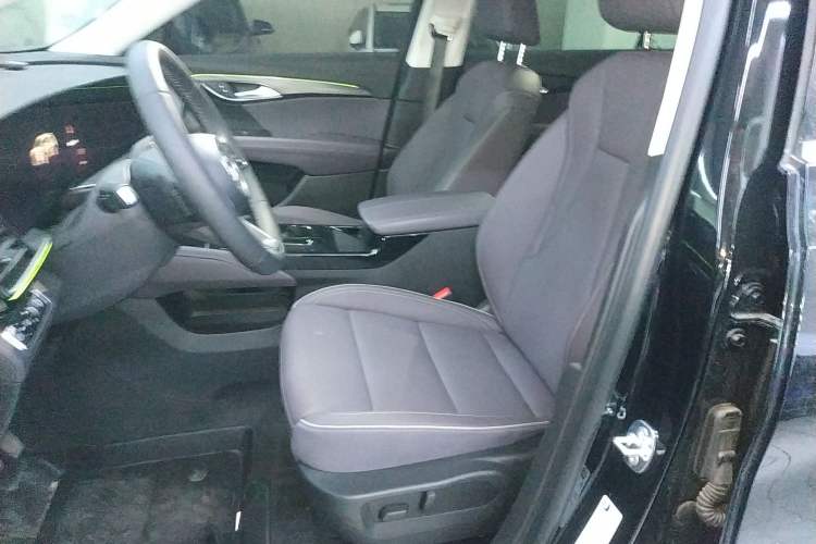 Used Buick Envision 2026 Model Equinox Plus 28T Two-Wheel-Drive Platinum Edition
