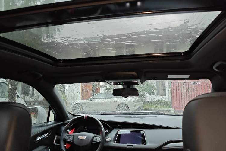 Used Cadillac XT4 2018 28T Two-Wheel Drive Leading Version Headliner