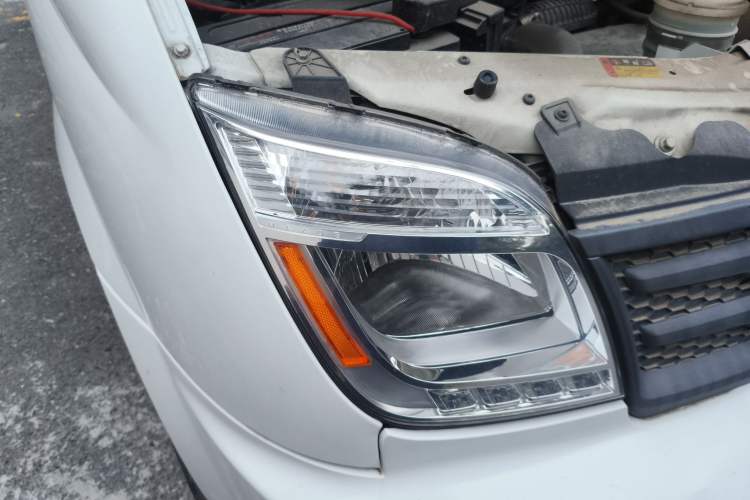 Used SAIC MAXUS Xintu V80 2021 2.0T AMT Classic Aoyuntong Short Wheelbase Ultra-Low Roof 5/6-Seater
