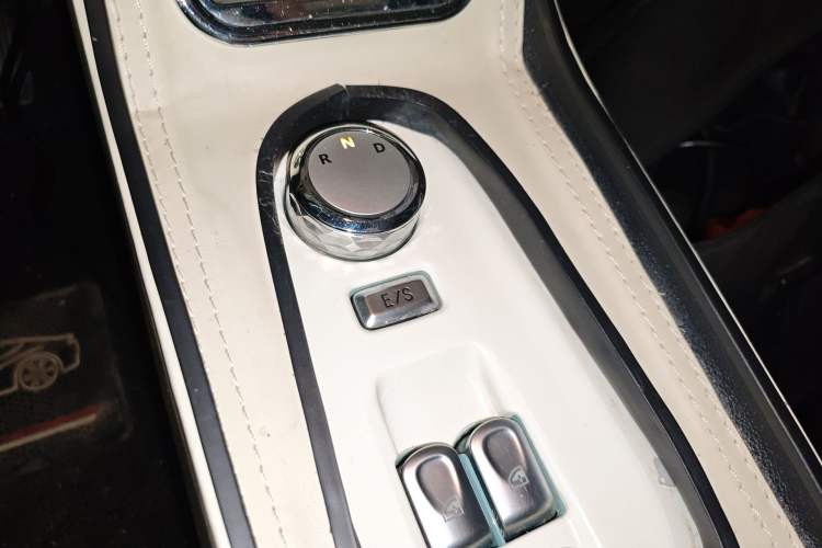 Used CHANGAN NEVO Lumin 2022 155 km – Refreshingly Sweet Edition Gear Lever