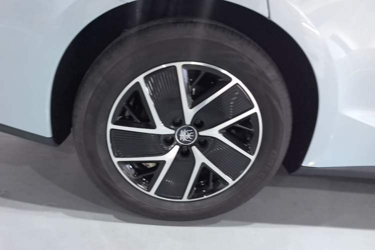Used BYD Qin L 2025 DM-i Smart Drive 120KM Superior Model

