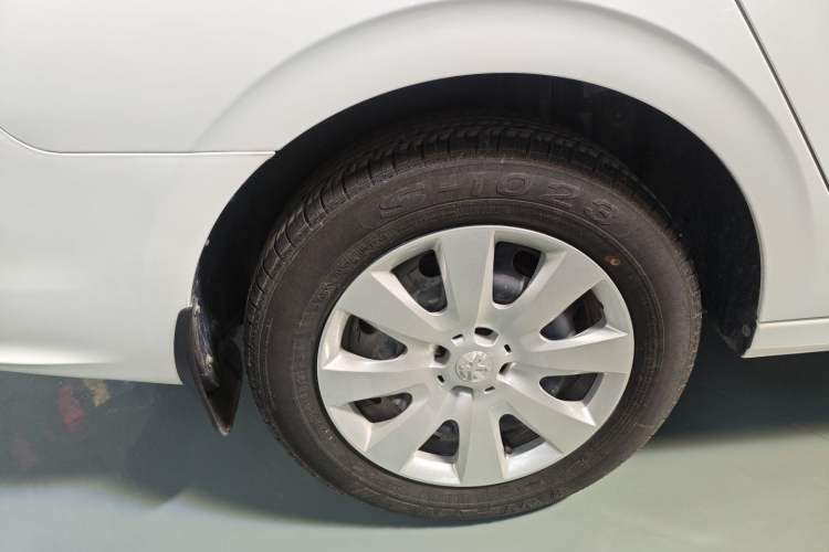 Used Peugeot 301 2016 1.6L Manual Comfort Edition Right Rear Wheel Hub