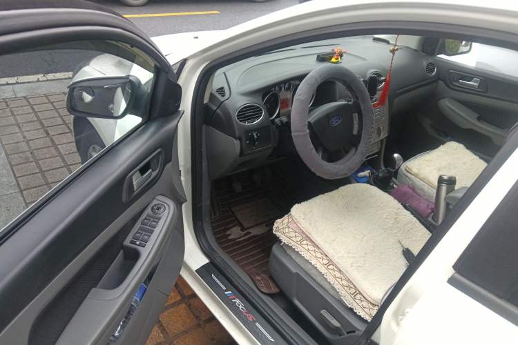 Used Ford Focus 2013 Hatchback Classic 1.8L Manual Base Model