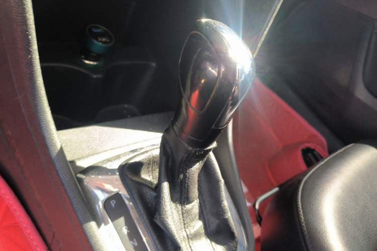 Used Volkswagen Santana 2015 1.6L Automatic Comfort Edition Gear Lever