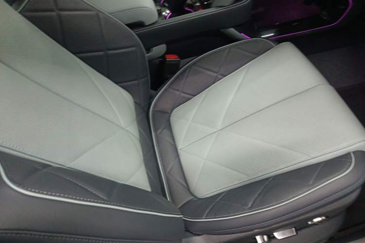 Used Formula Leopard Leopard 5 2023 Navigator Edition
