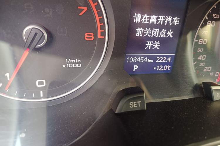 Used Audi A4L 2015 35 TFSI Automatic Comfort Model Odometer Close Up