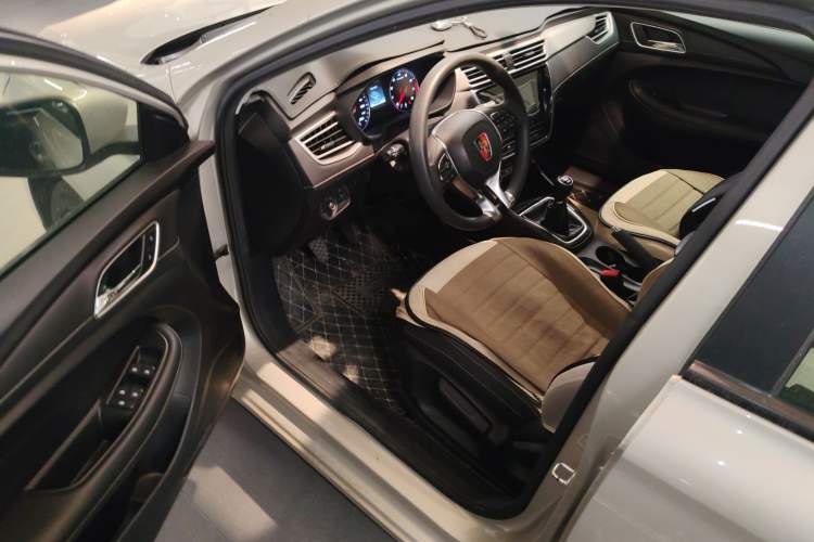 Used Roewe i5 2021 1.5L Manual Platinum Edition Driver Seat