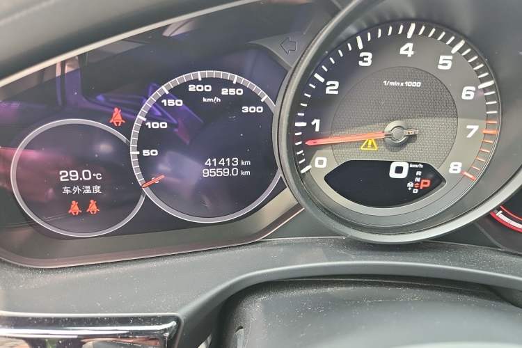 Used Porsche Panamera 2021 Panamera 2.9T Odometer Close Up