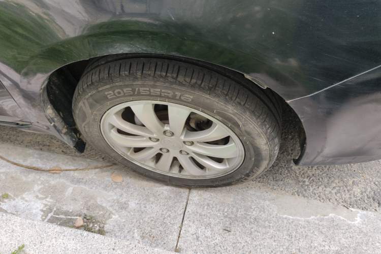 Used BYD Surui 2012 1.5L Manual Luxury Version Right Front Wheel Hub