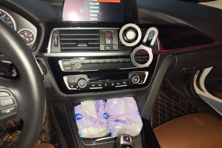 Used BMW 3 Series 2018 320Li Fashion Model Audio And AC Panel