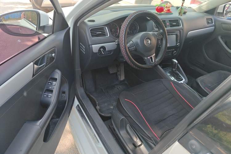 Used Volkswagen Sagitar 2014 1.4TSI Automatic Luxury Model Driver Seat