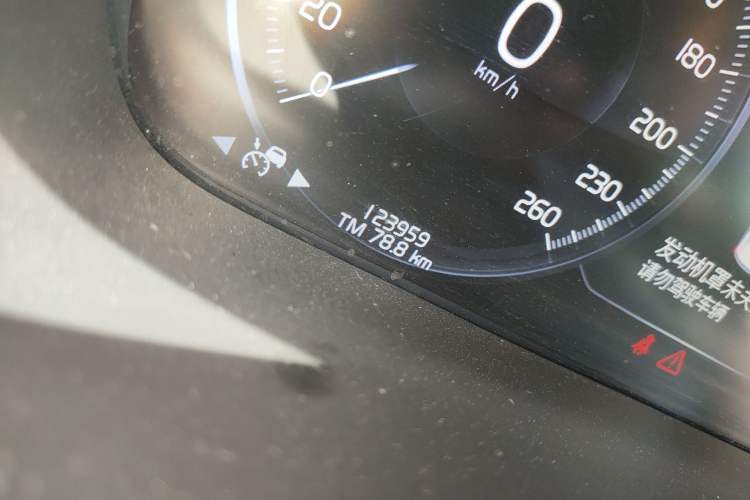 Used Volvo S90 2020 T5 Zhiyi Luxury Edition Odometer Close Up