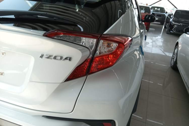Used Toyota IZOA 2018 2.0L Yichi Version China VI Standard