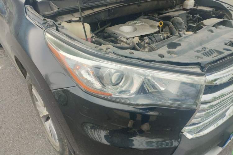 Used Toyota Highlander 2015 2.0T Four-Wheel Drive Elite Edition 7-Seater Right Front Headlight