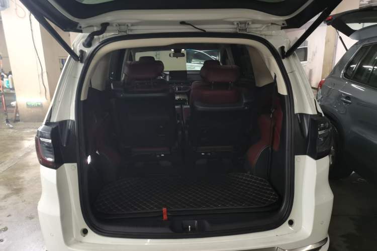 Used Honda Elysion 2022 2.0L eHEV Prestige Edition Trunk