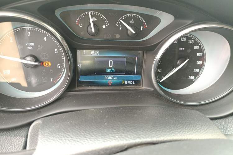 Used Buick Envision 2017 20T Two-Wheel Drive Elite Version Odometer Close Up