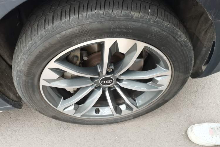 Used Audi A4 2021 allroad quattro Explorer Right Front Wheel Hub