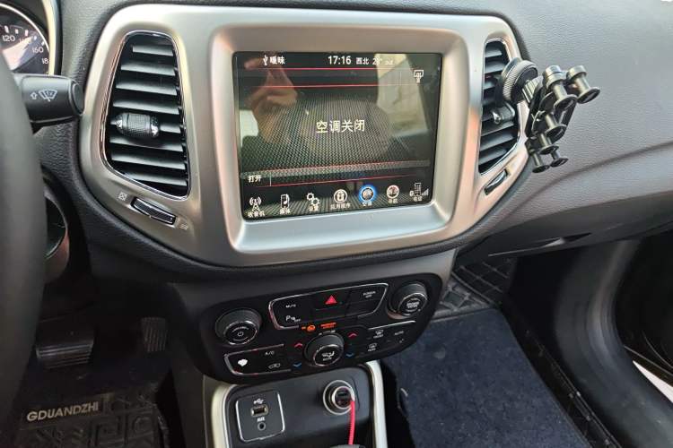 Used Jeep Compass 2017 200T Automatic Family Edition
