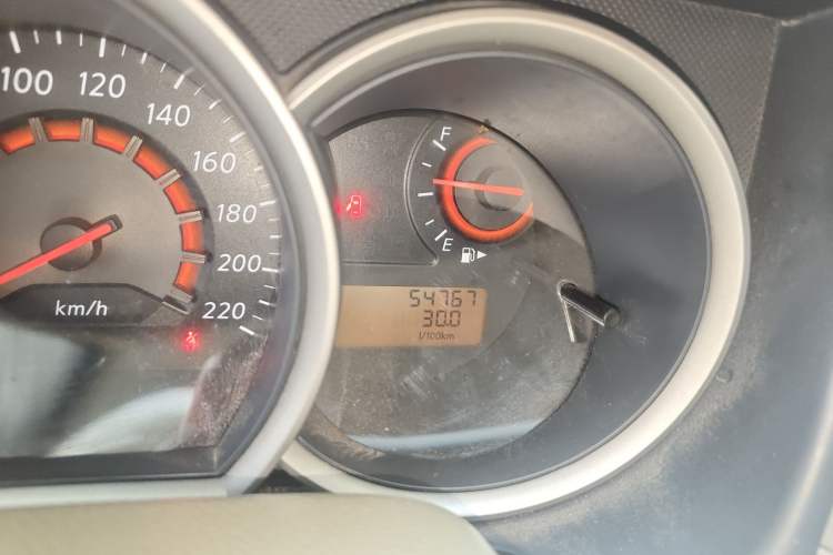 Used Nissan Sylphy 2016 Classic 1.6XE Manual Leading Edition Odometer Close Up