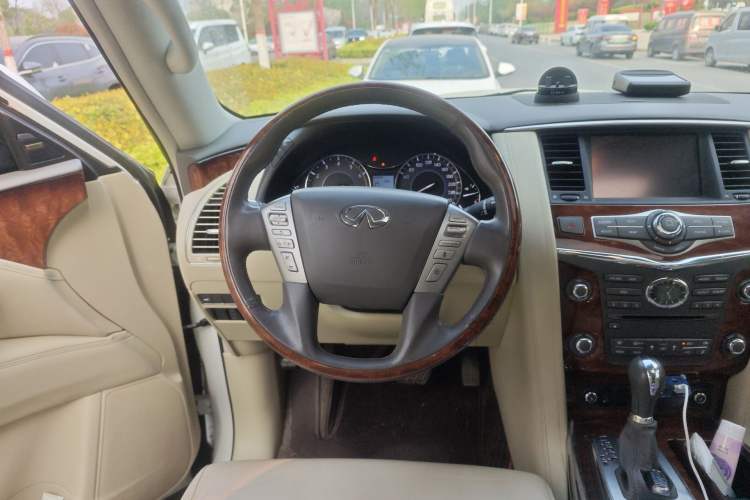 Used Infiniti QX80 
