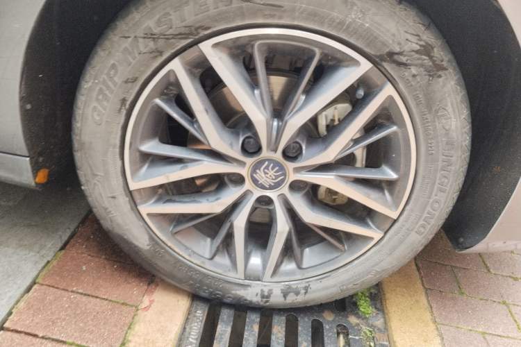 Used BYD Qin PLUS 2024 Honor Edition EV 510KM Beyond Model Right Front Wheel Hub