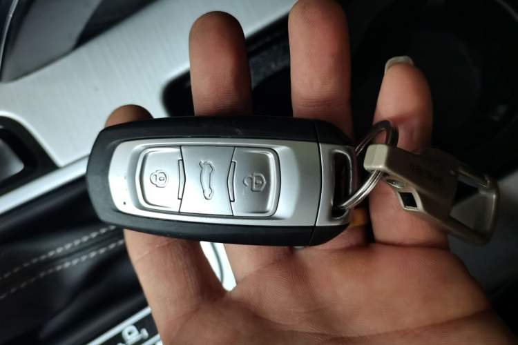 Used Geely Auto Emgrand X7 Sport 2016 1.8TD Automatic Smart Connectivity Version Vehicle Key