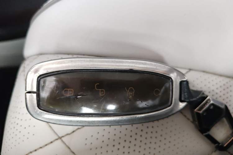 Used Denza D9 2022 DM-i 970 Four-Wheel Drive Prestige Model Interior 1