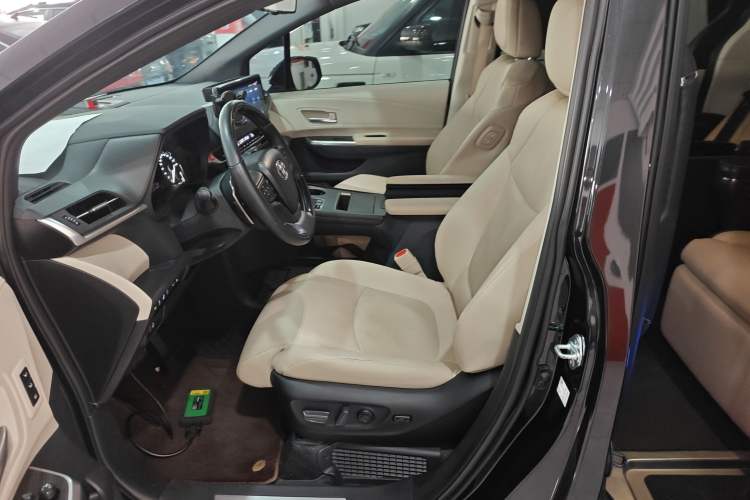 Used Toyota Granvia 2023 2.5L Hybrid Prestige PLUS Edition