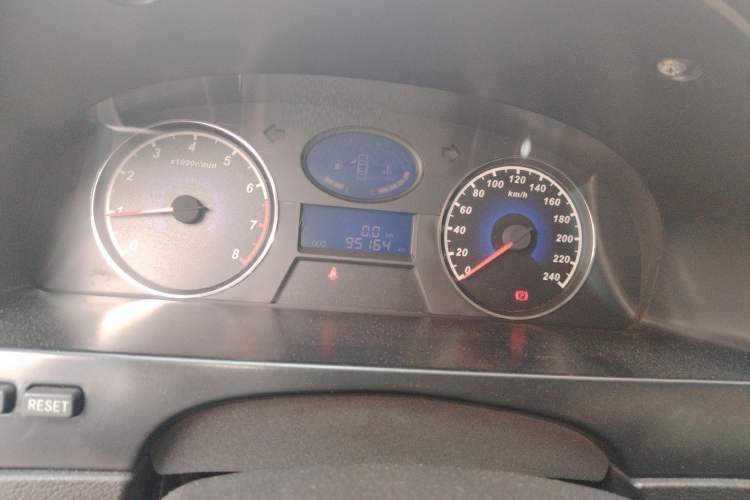 Used Geely Auto Classic Emgrand 2013 Hatchback 1.5L Manual Elite Model