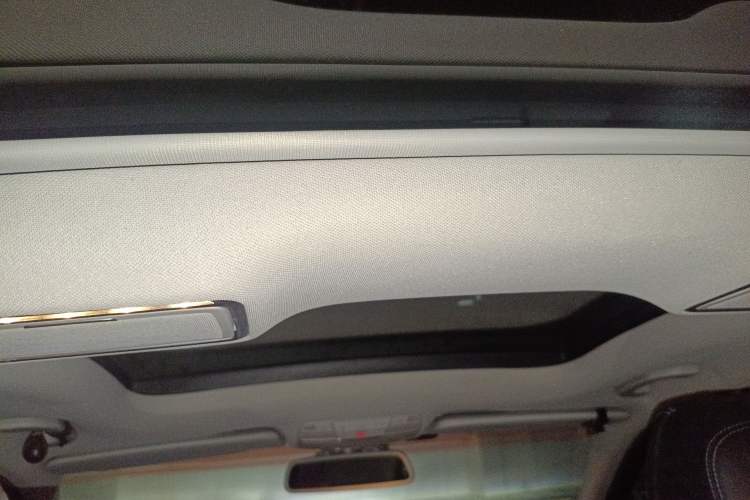 Used Mercedes-Benz C-Class 2015 Facelift C 200 L