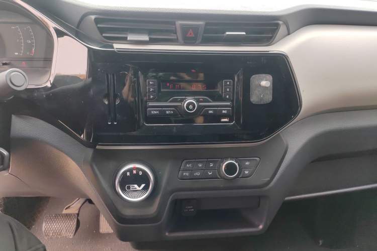 Used SAIC MAXUS EV30 2023 Pure-Electric Smart Logistics Expert with Long Wheelbase—Equipped with CATL Power Battery