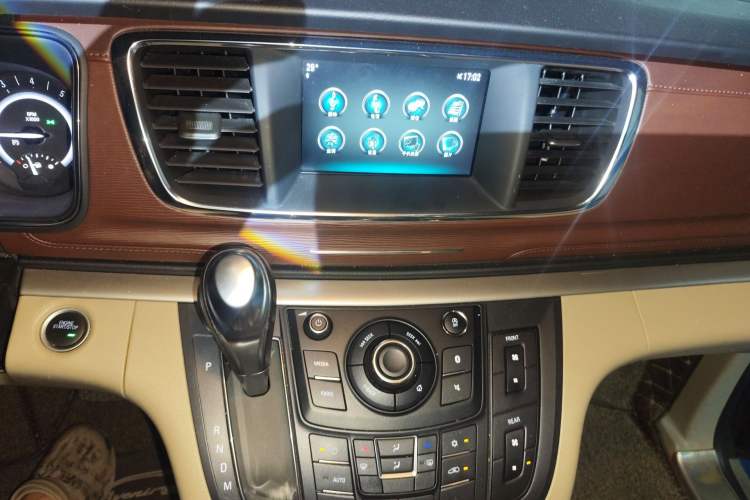 Used Buick GL8 2017 25S Luxury Version China V Standard Audio And AC Panel